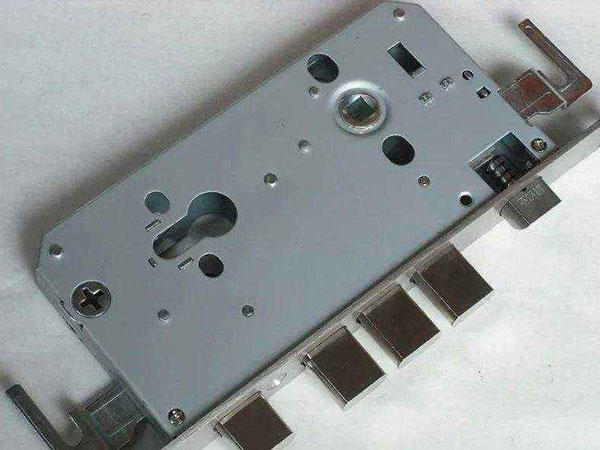 凌云24小时上门开锁公司