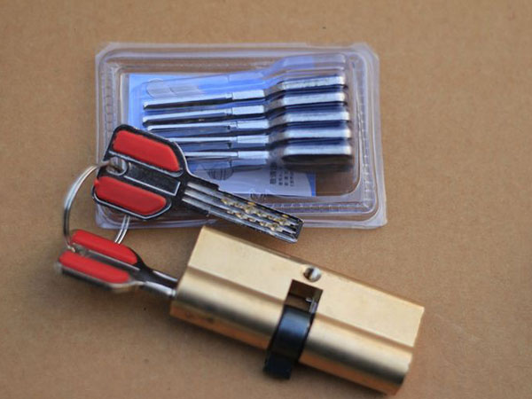 凌云24小时上门开锁公司